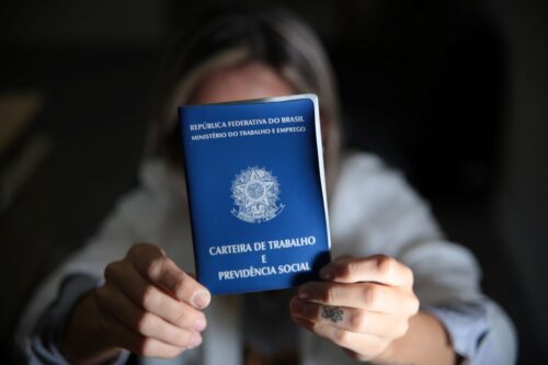 Santa Catarina abre mais de 63 mil vagas e se destaca entre líderes do emprego no Brasil