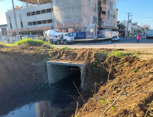 Tubarão intensifica limpeza de drenagem para evitar alagamentos