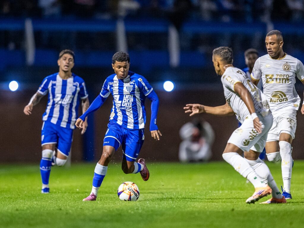 Avaí goleia Chapecoense e coloca uma mão na taça da Copa Sul-Sudeste. - Foto: Divulgação/AFC