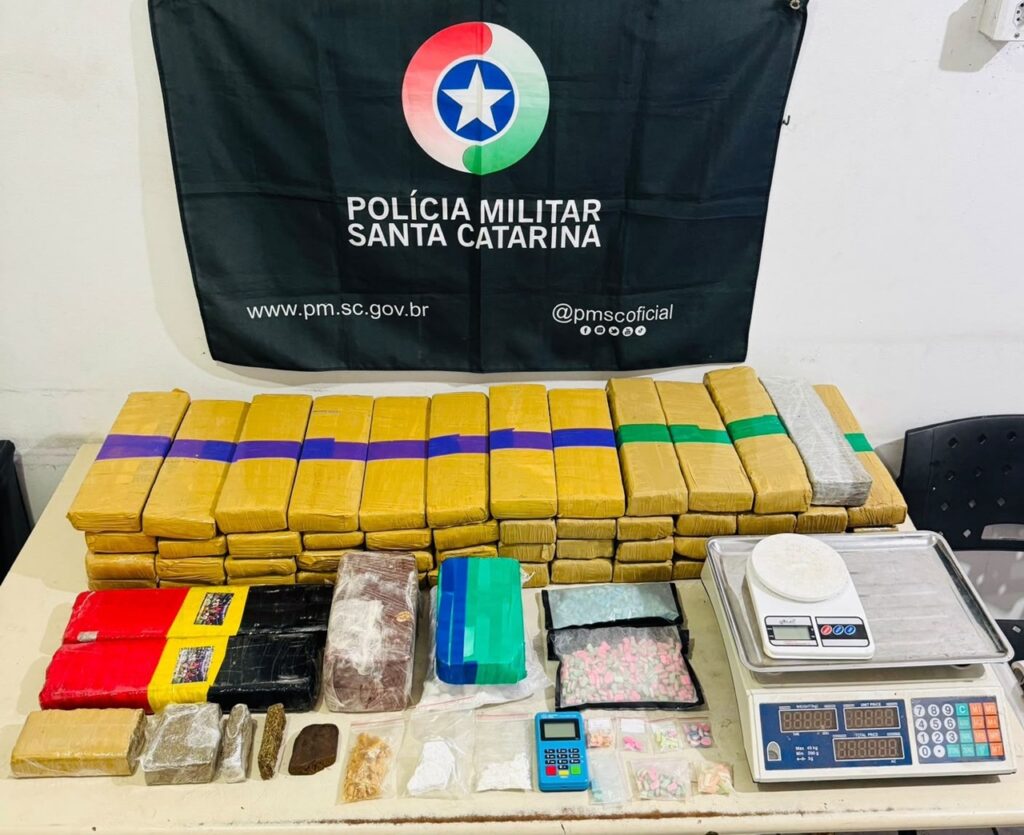 Homem é preso com quase 50kg de drogas em Araranguá