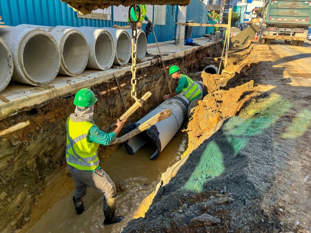 Rua de Balneário Camboriú recebe obra para reduzir risco de alagamentos