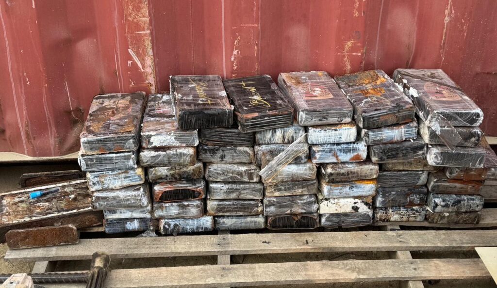 Operação integrada apreende 150kg de cocaína em carga de sucata no Porto de Navegantes com destino para a Europa