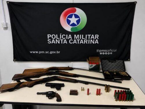 Arsenal é apreendido após disparo de arma de fogo durante desentendimento entre morador e técnico de internet em Blumenau