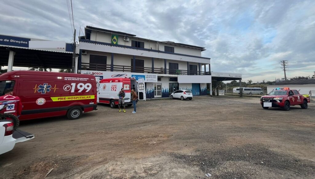 Motociclista fica gravemente ferido após queda em trilha no Balneário Rincão