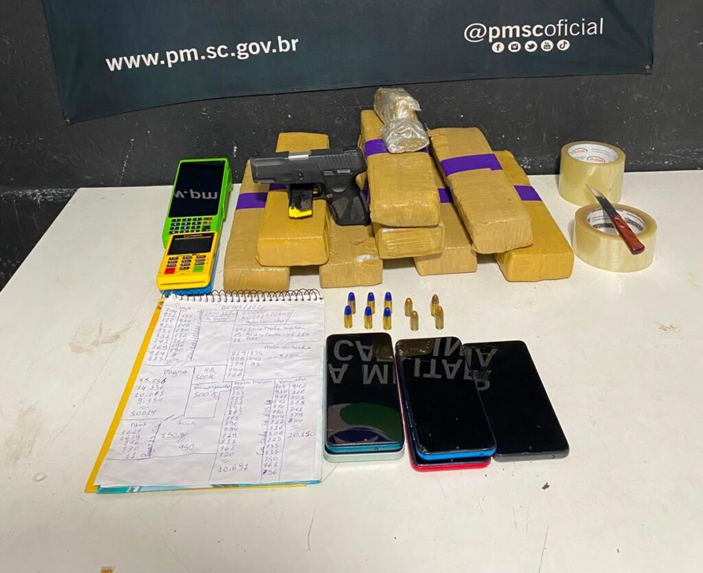 Trio é preso com 7kg de maconha e arma de fogo é apreendida em Itajaí