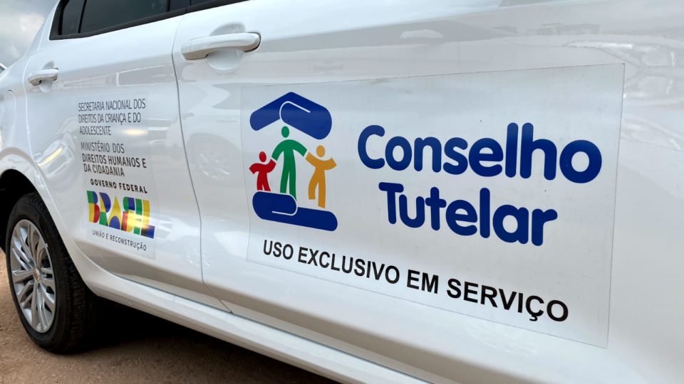 Denúncia sobre condições precárias de residência resulta no resgate de sete crianças abandonadas em Criciúma