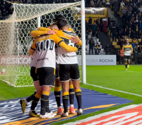 Criciúma fica no empate com o Ceará após VAR anular pênalti nos acréscimos