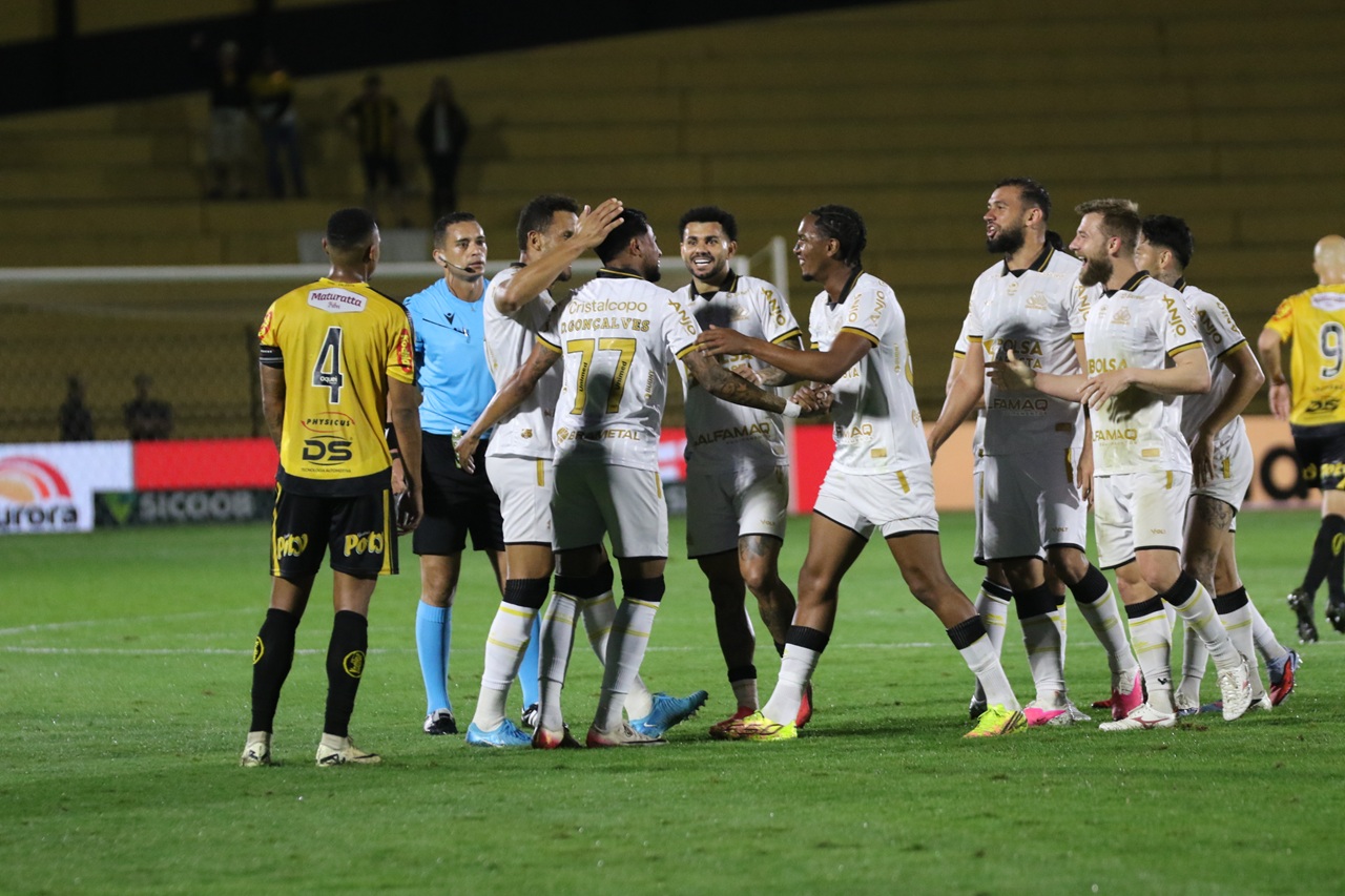 Criciúma vence Novorizontino e dispara na liderança do Brasileirão da Série B