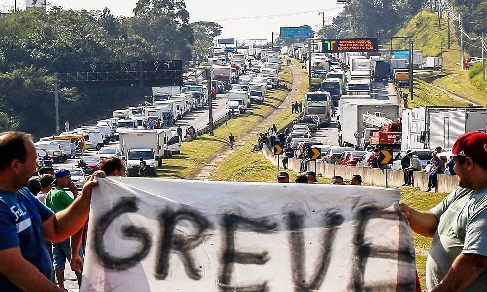 Reunião de entidades de caminhoneiros de SC vai avaliar adesão à paralisação nacional da categoria