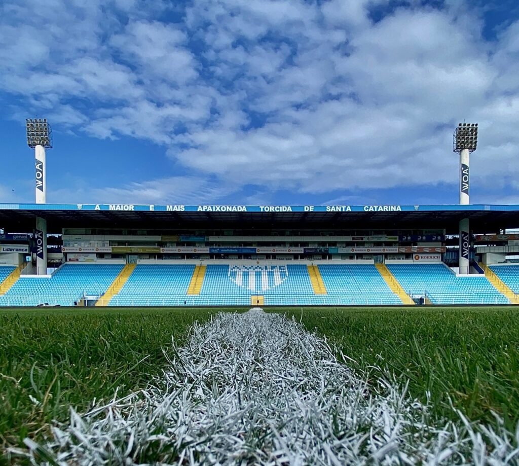 Avaí x Náutico: onde assistir a partida do Leão da Ilha na busca por recuperação no Brasileirão da Série B neste domingo