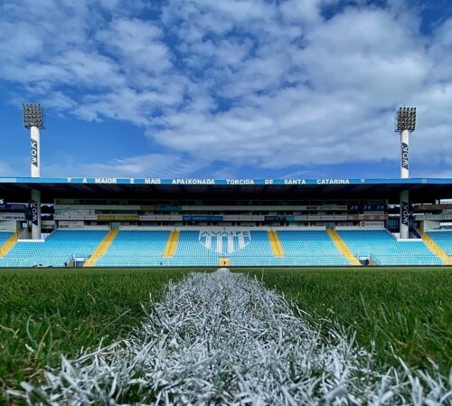 Avaí x Náutico: onde assistir a partida do Leão da Ilha na busca por recuperação no Brasileirão da Série B neste domingo