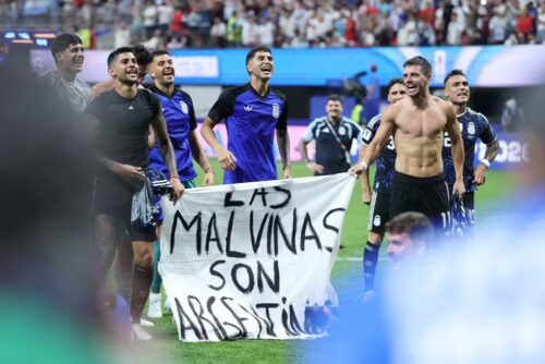 Argentina pode ser punida pela Fifa após faixa sobre as Malvinas na Copa