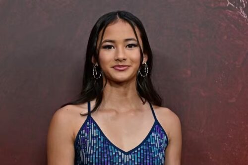 Atriz de Godzilla x Kong morre aos 18 anos após acidente de carro