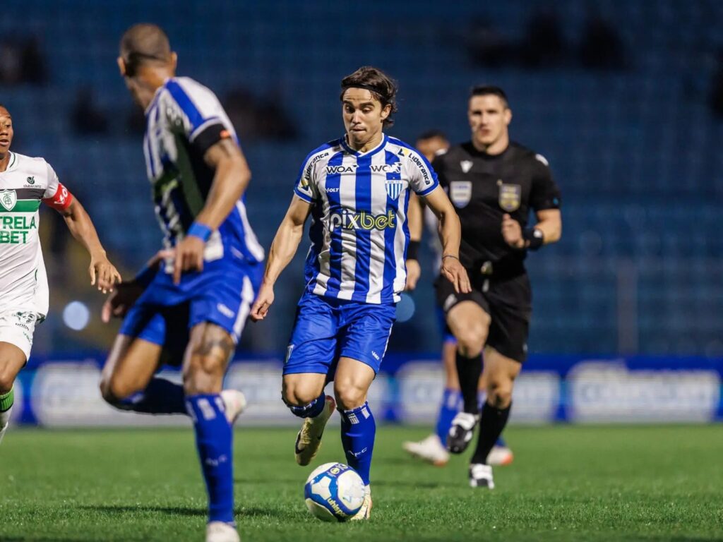 Avaí encara o lanterna em jogo decisivo para deixar a zona de rebaixamento