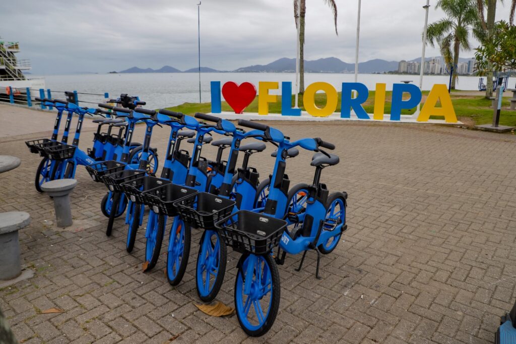 Bicicletas ganham espaço em Florianópolis e número de usuários dispara - Foto: Divulgação/Felipe Szterling