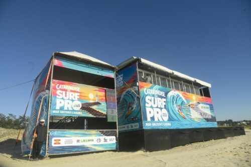 Circuito Catarinense de Surf Pro é adiado por ventos fortes em Laguna; veja a nova previsão