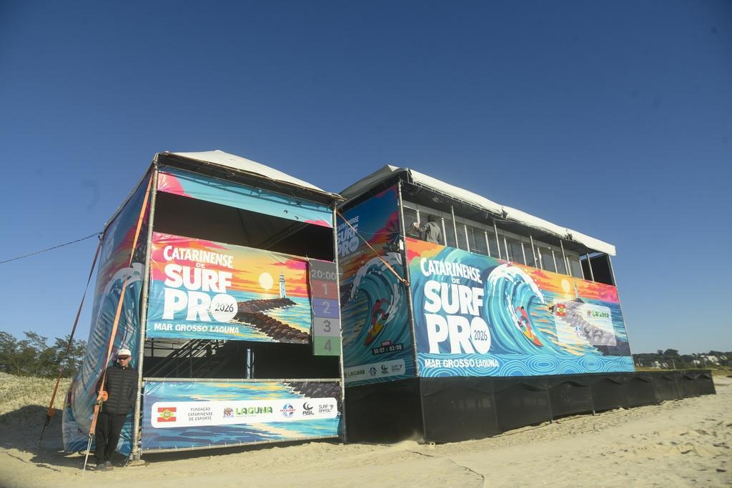 Circuito Catarinense de Surf Pro é adiado por ventos fortes em Laguna; veja a nova previsão