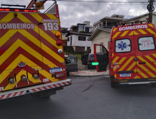Colisão deixa vítimas presas às ferragens e mobiliza bombeiros em Criciúma
