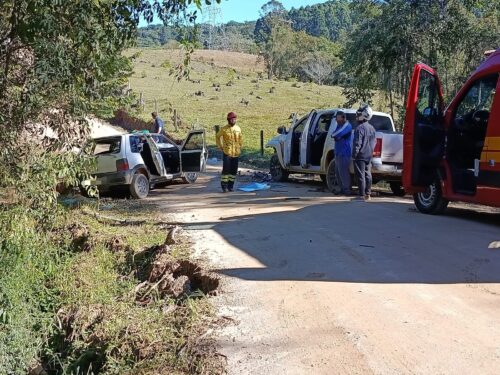 Colisão frontal mata motorista de 30 anos e mobiliza helicóptero em SC