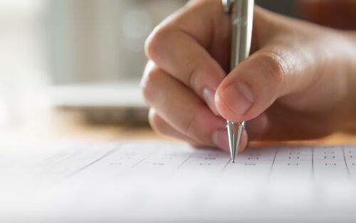 Concurso em SC abre vagas com salário de R$ 11,5 mil; veja como participar