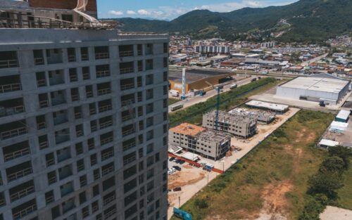 Construção Civil dispara e lidera geração de empregos em Biguaçu em 2026