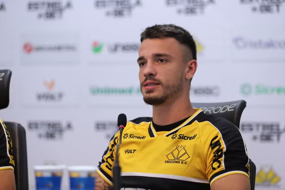 Criciúma empresta lateral Heitor Roca para líder da Série C