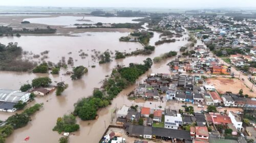 Defesa Civil faz alerta urgente para temporais, granizo e risco de tornados no Sul do Brasil