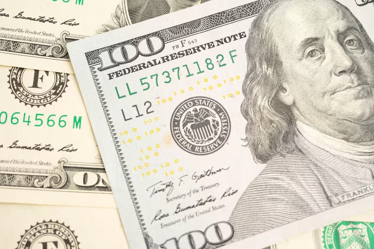 Dólar cai após decisão do Fed, mas bolsa brasileira despenca; veja o que movimentou o mercado