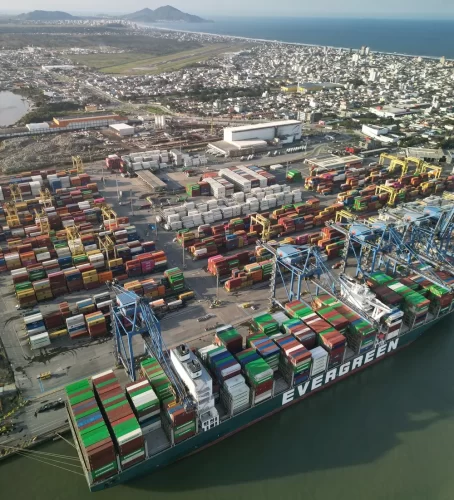 Terminal Portuário de Navegantes adquire novos equipamentos para aumentar eficiência e descarbonização nas operações