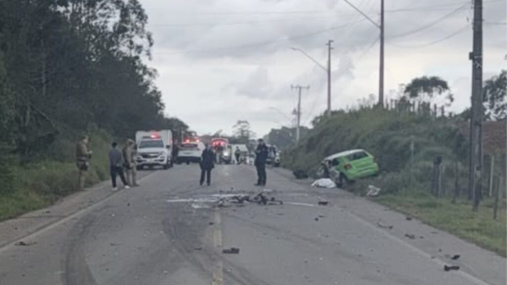 Grave acidente entre carro e caminhão deixa motorista morto em Criciúma