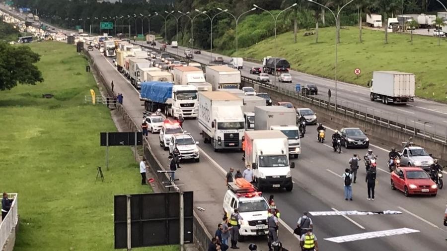 Caminhoneiros de SC decidem não aderir à paralisação nacional, mas mantêm estado de alerta