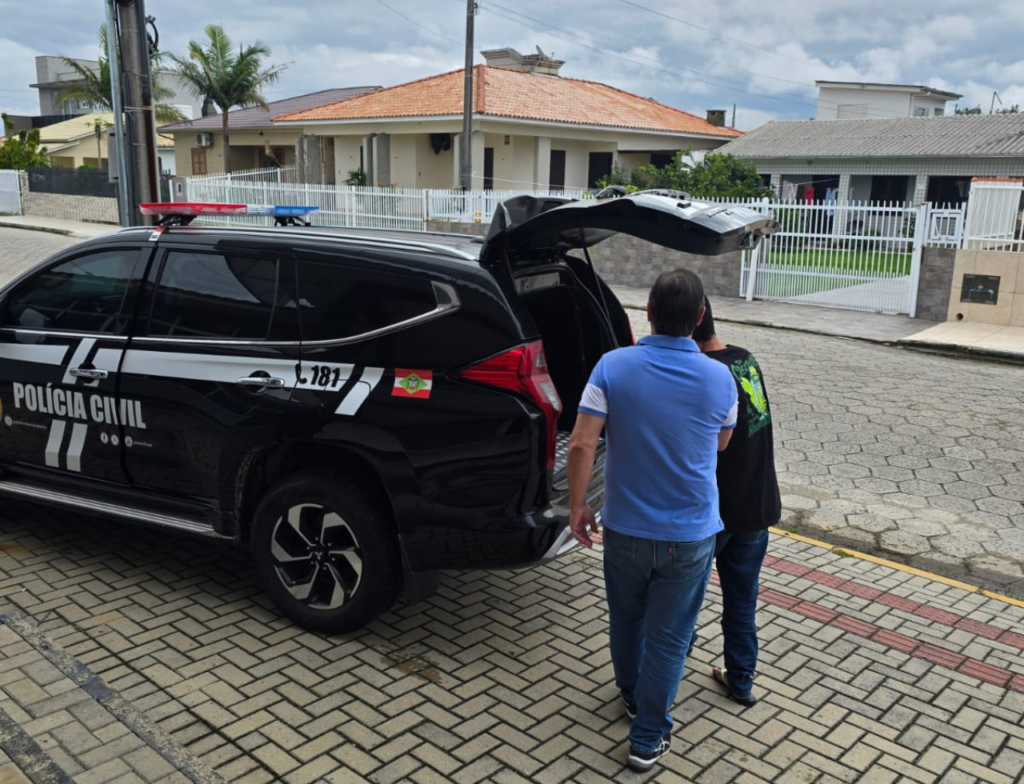 Homem suspeito de série de furtos em casas é preso pela Polícia Civil no Sul de SC