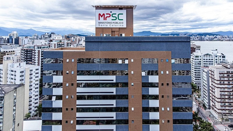 Homem vira réu por matar companheira e tentar esconder o crime em Criciúma