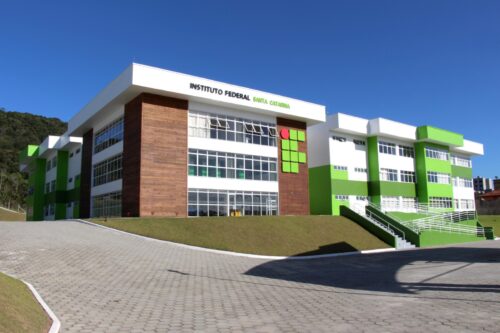 IFSC abre concurso com salários de até R$ 13,2 mil; veja como participar
