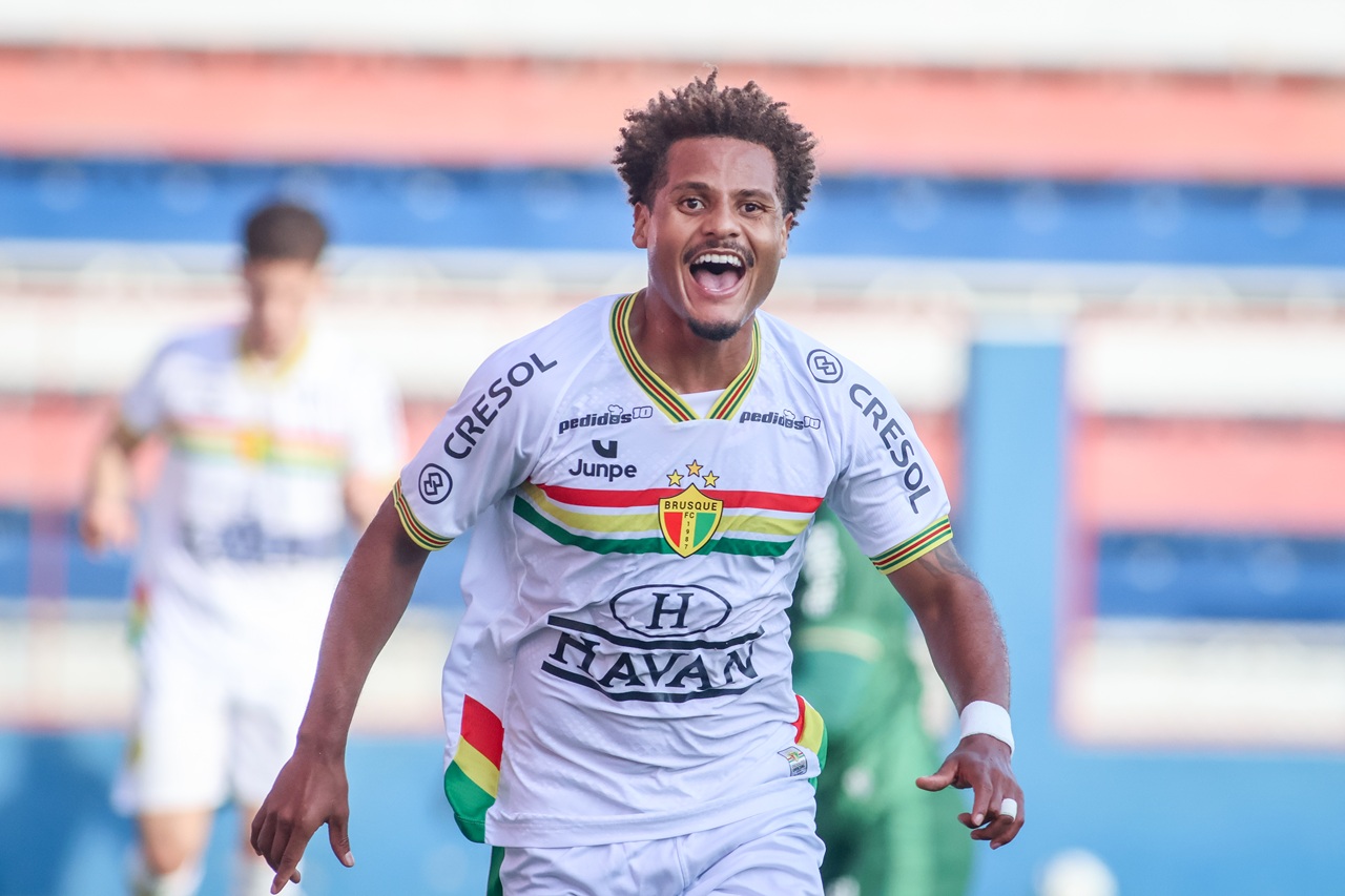 Brusque vence Ituano e reassume liderança do Brasileirão da Série C