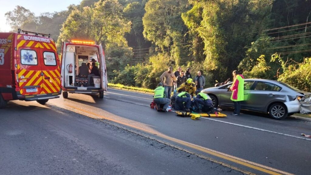 Idosa sai de carro após acidente e é atropelada na SC-418 em São Bento do Sul