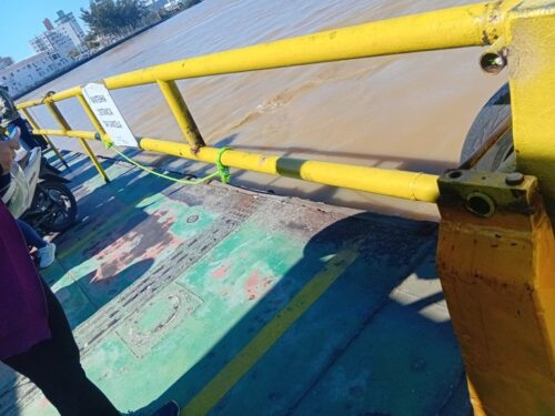 MPF investiga ferry entre Itajaí e Navegantes após denúncia de risco de queda de passageiros