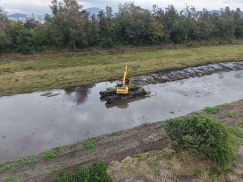Máquina de R$ 1,7 milhão entra em ação para reduzir alagamentos em Tubarão