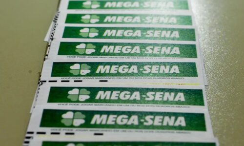 Mega-Sena pode pagar R$ 45 milhões nesta quinta; apostas terminam às 20h
