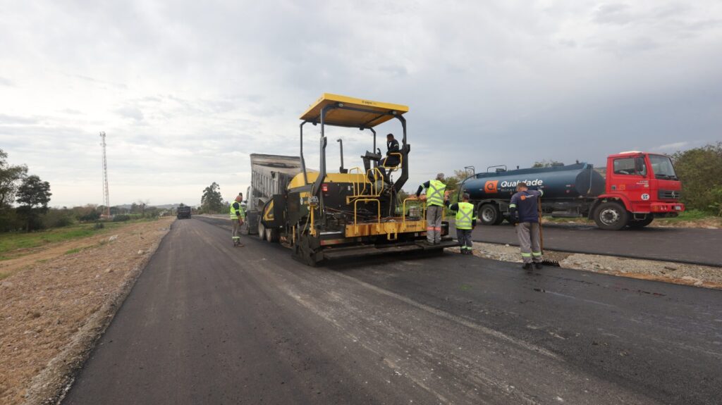 Obra de R$ 3,3 milhões entra na reta final e transforma importante avenida em Tubarão