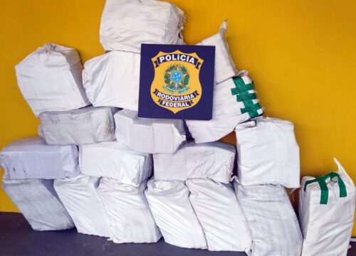 PRF encontra quase meia tonelada de cocaína em furgão na BR-101 em SC