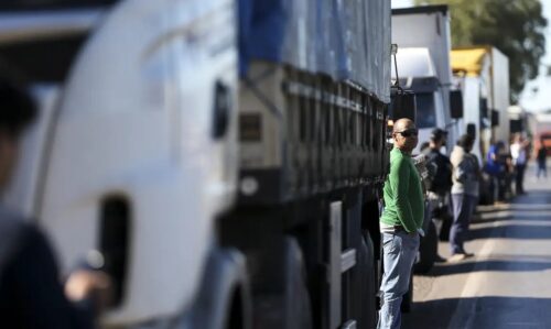 Paralisação nacional dos caminhoneiros pressiona Senado; SC definirá adesão