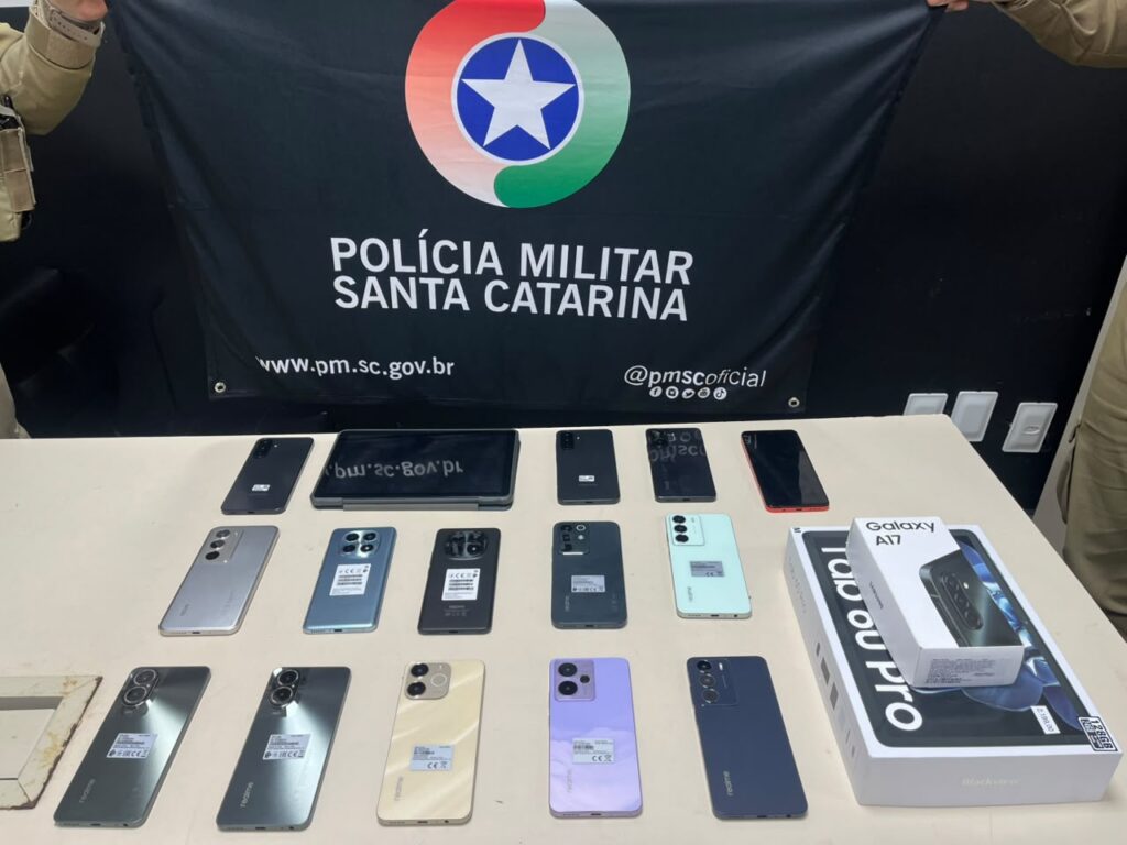 Polícia recupera 14 eletrônicos roubados e prende procurada pela Justiça em Florianópolis