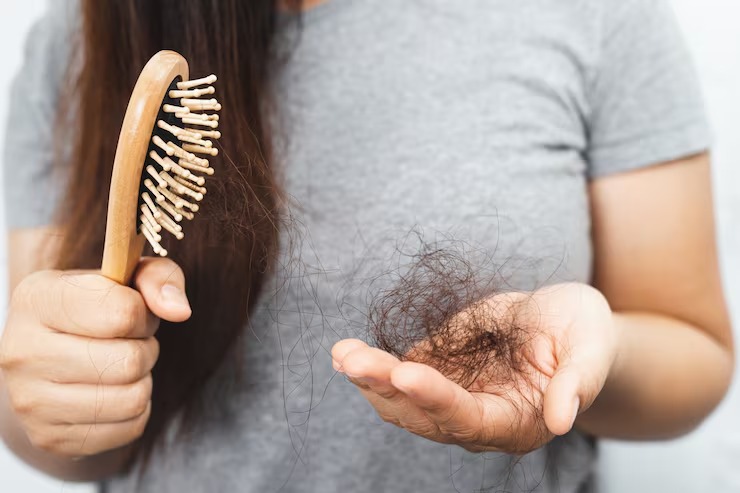 Queda de cabelo? Estes 7 alimentos podem fortalecer os fios naturalmente