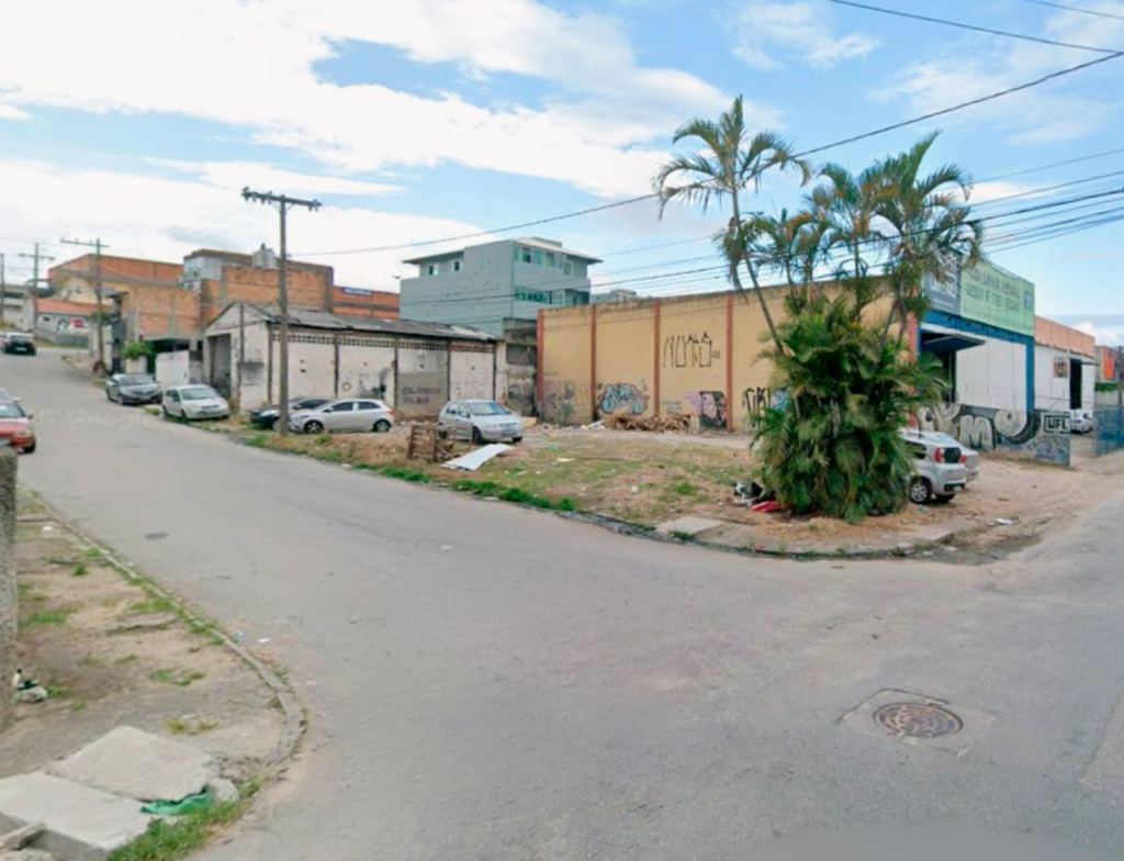 São José cerca terreno após denúncias de ocupações e acúmulo de lixo