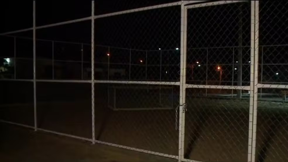 Tragédia em SC: menino de 10 anos morre após trave de futebol cair sobre ele