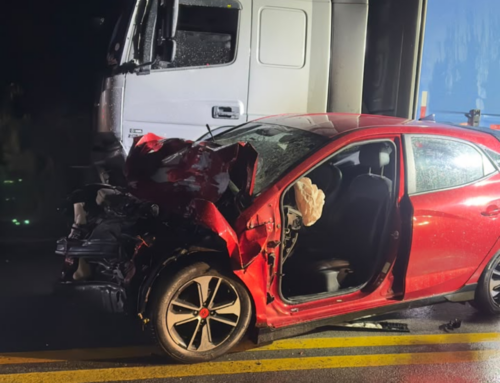 Tragédia na BR-282: colisão frontal entre carro e caminhão termina com motorista morto
