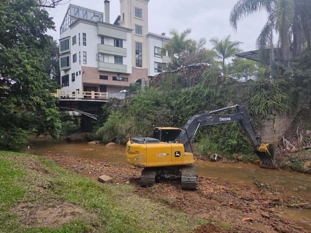 Urussanga acelera limpeza de rios para reduzir risco de alagamentos - Foto: Divulgação/Prefeitura de Urussanga