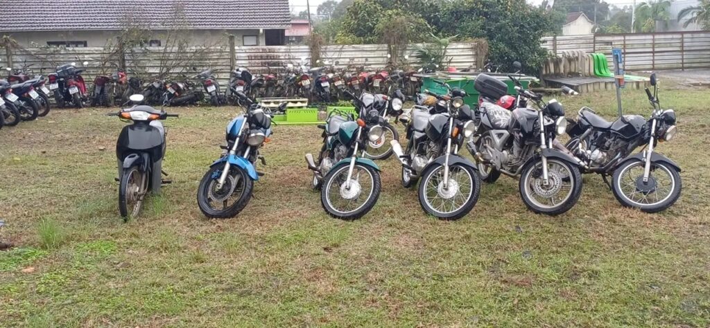 Leilão com 34 automóveis e 11 motocicletas é promovido em Jaraguá do Sul