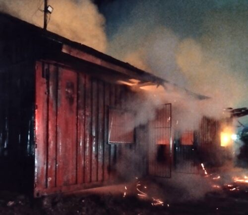 Escritório de empresa é atingido por incêndio em Navegantes